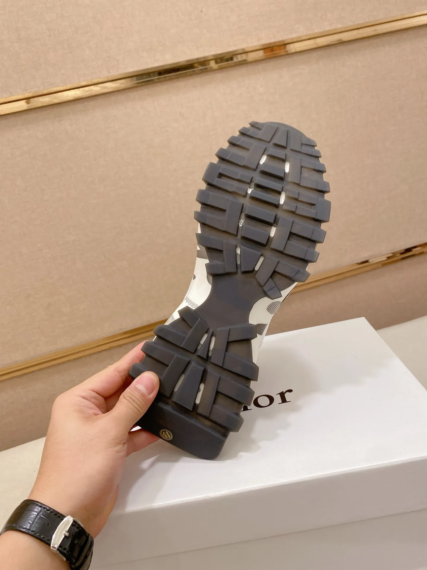 Men's shoes💰 462💰🇮🇹🇮🇹Dior d The new model is on sale at the same time at the counter. The upper 🇮🇹 is imported Italian first-layer cowhide, and the lining is fully imported sheepskin 💪💪. It is a complete 1⃣️ to 1⃣️ replica 🇮🇹💪💪, ⚠ Sole: The original sole is specially provided by the original factory. The exclusive movable molded sole is super comfortable. ⚠Original factory single goods, 🔍🔍high quality, you can enter and leave the counter at will, welcome to compare⚠. Code number:38-44